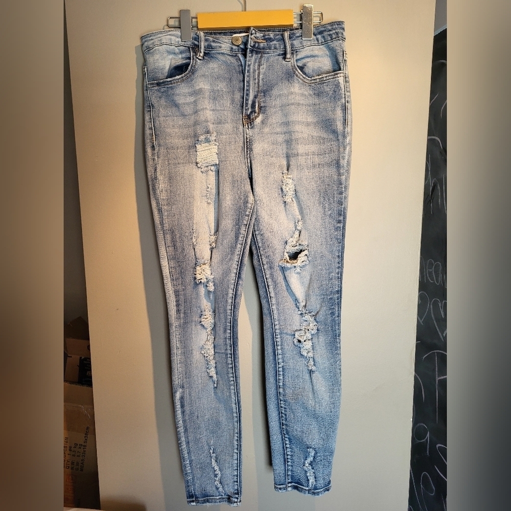 Almost Famous Women Light Blue Distressed Jeans ,size 30x27
